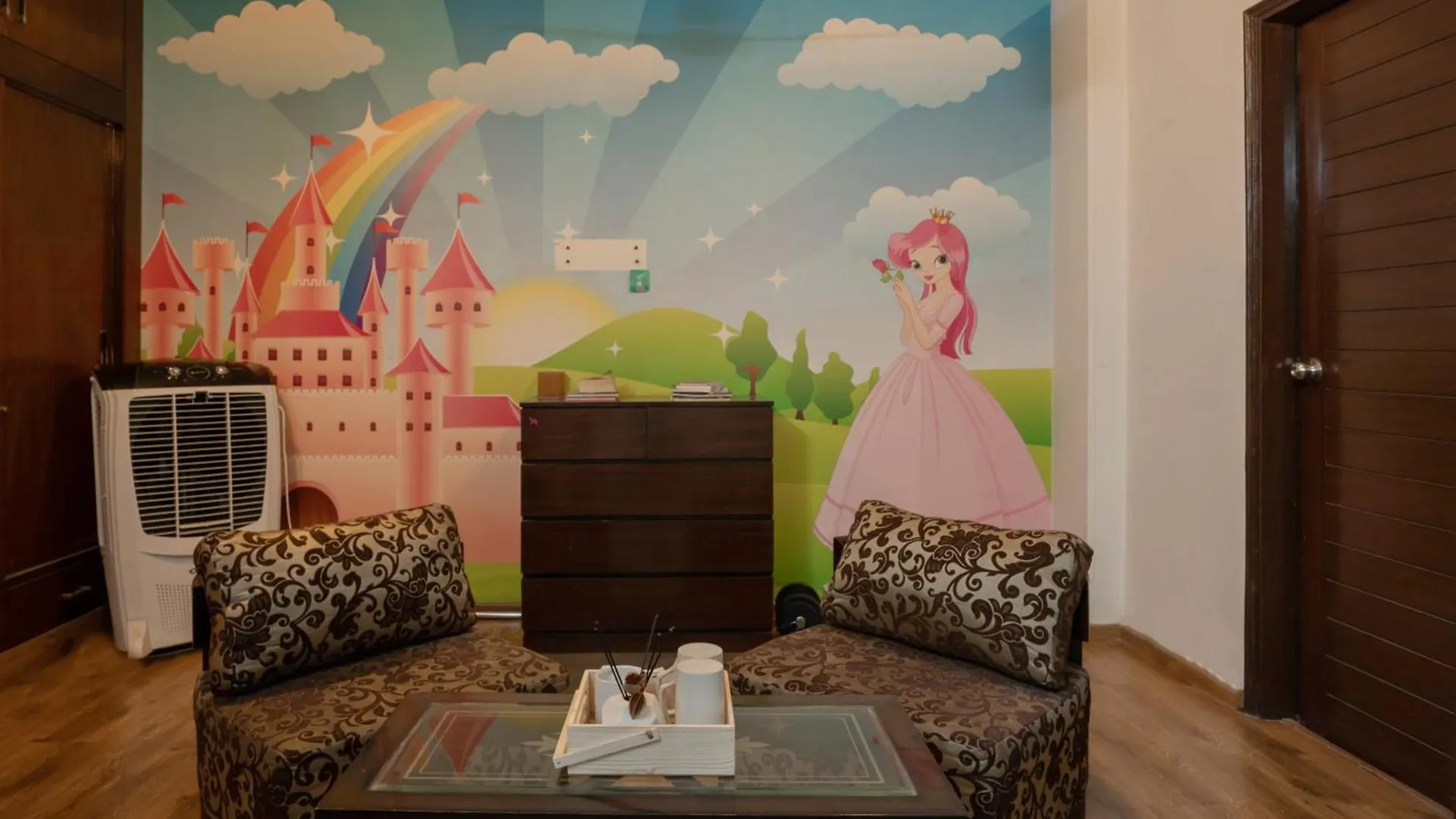 Nyaraló Luxurious 4 Bhk With Mini Movie Theatre In Gurgaon Villa