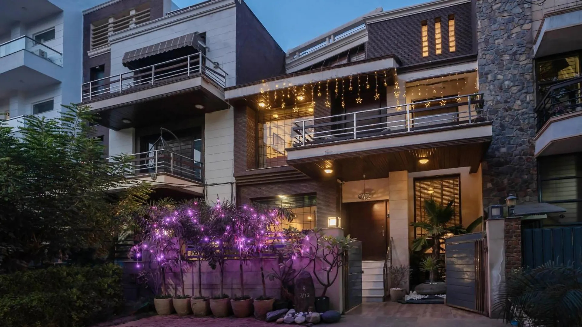 Nyaraló Luxurious 4 Bhk With Mini Movie Theatre In Gurgaon Villa