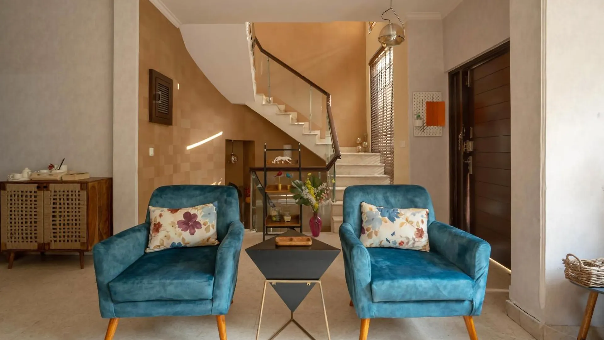 Luxurious 4 Bhk With Mini Movie Theatre In Gurgaon Villa